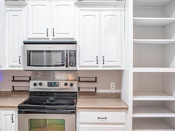 4th image of 1512 Sullivan Cir