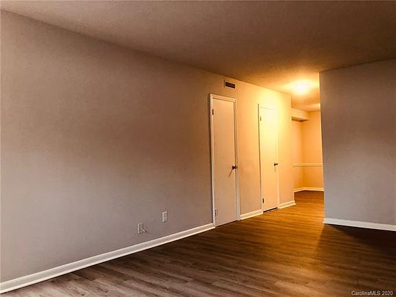 2nd image of 921 Nottingham Dr APT 15