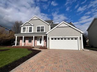 513 Trestle Ct, Grayslake, IL