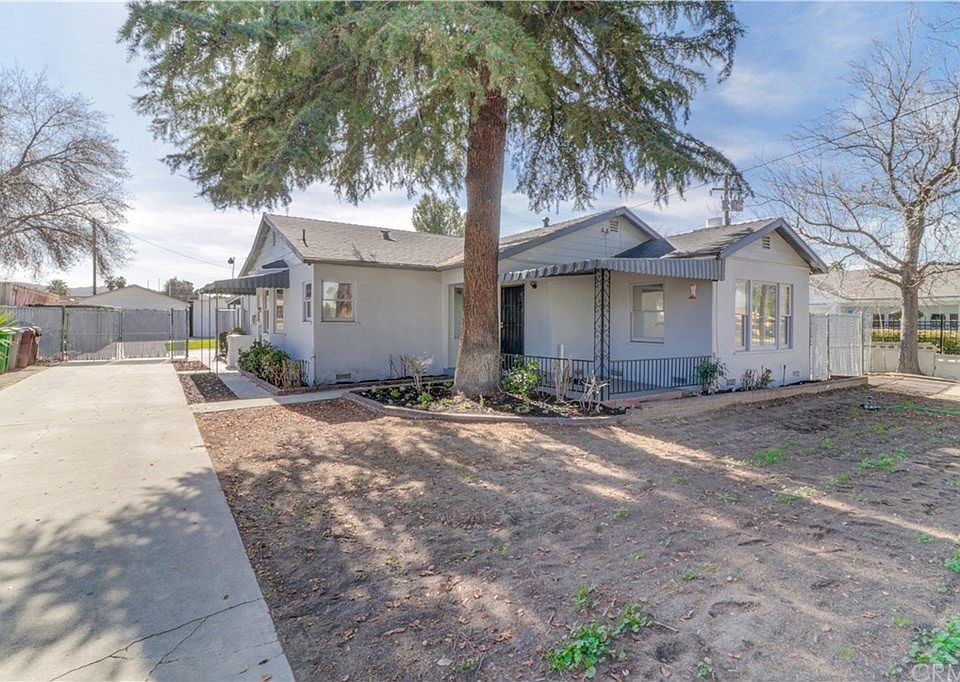 1st image of 40359 Acacia Ave