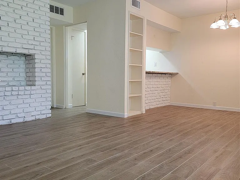 2101 Fountain View Dr #27 — Photo 1