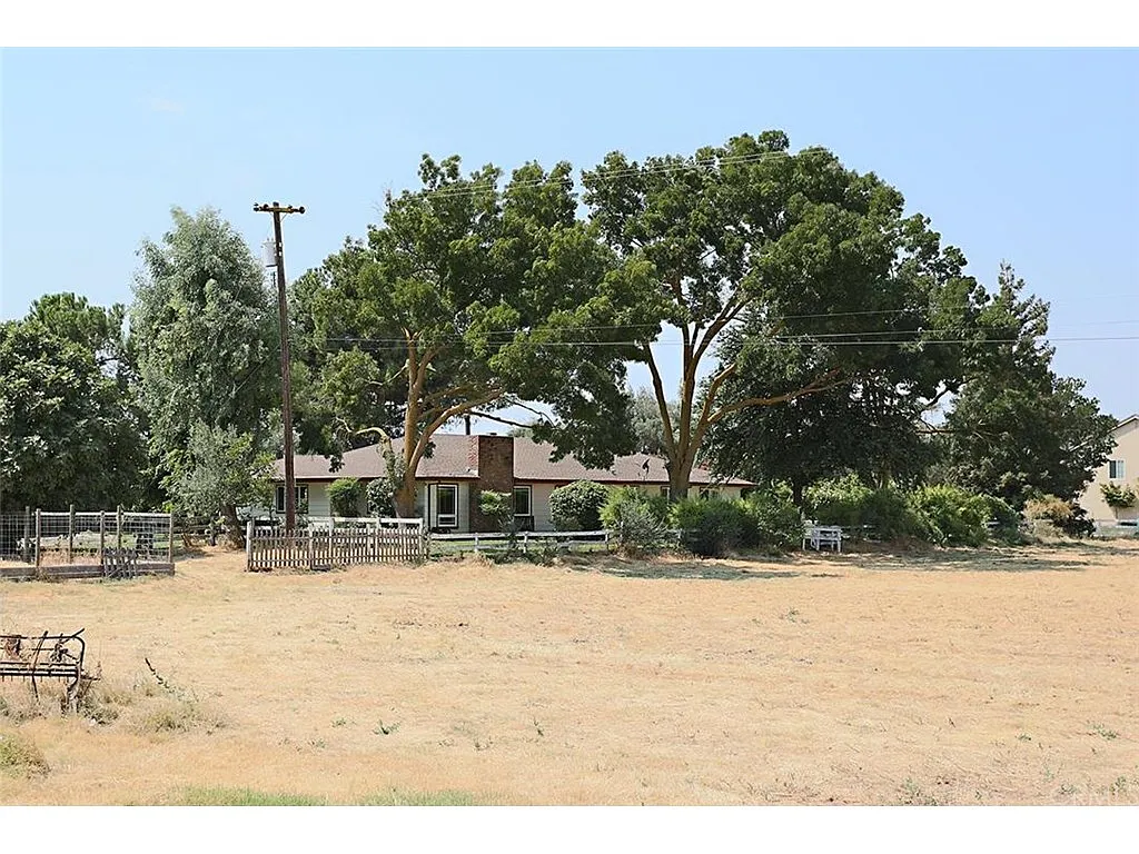 2051 E Dunn Rd photo 1