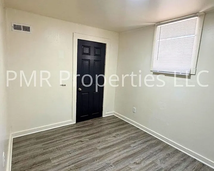 1805 Mitchell Ave — Photo 6