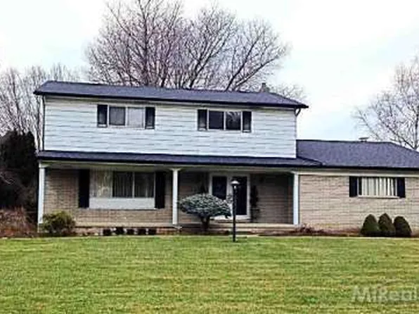 50508 Shamrock Dr W, Chesterfield, MI 48047