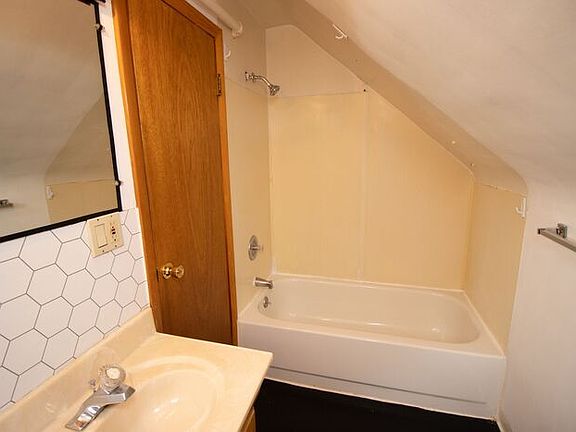 3rd image of 1285 Cook Ave #3
