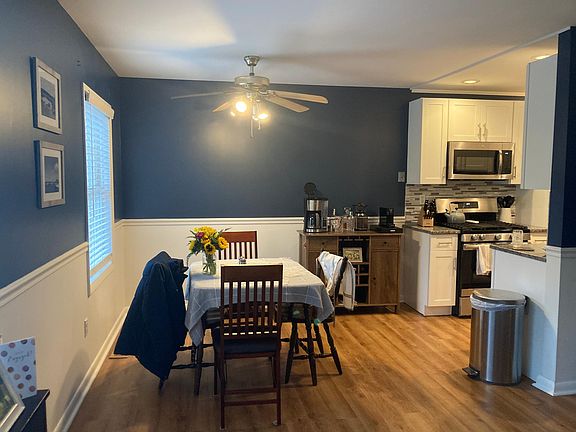 3rd image of 32 Colonial Village Dr