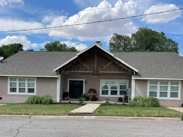 219 E Texas Ave, Darrouzett, TX 79024