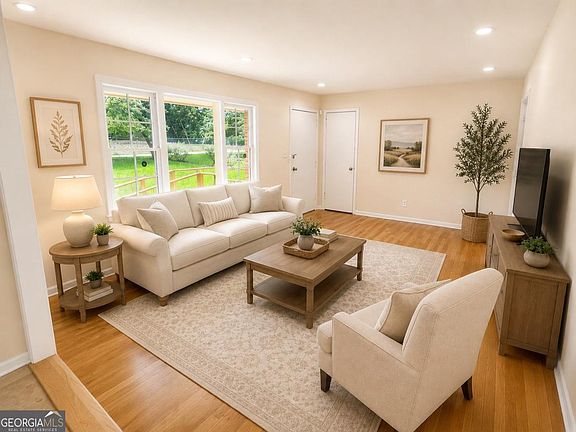 3rd image of 2095 Lilac Ln