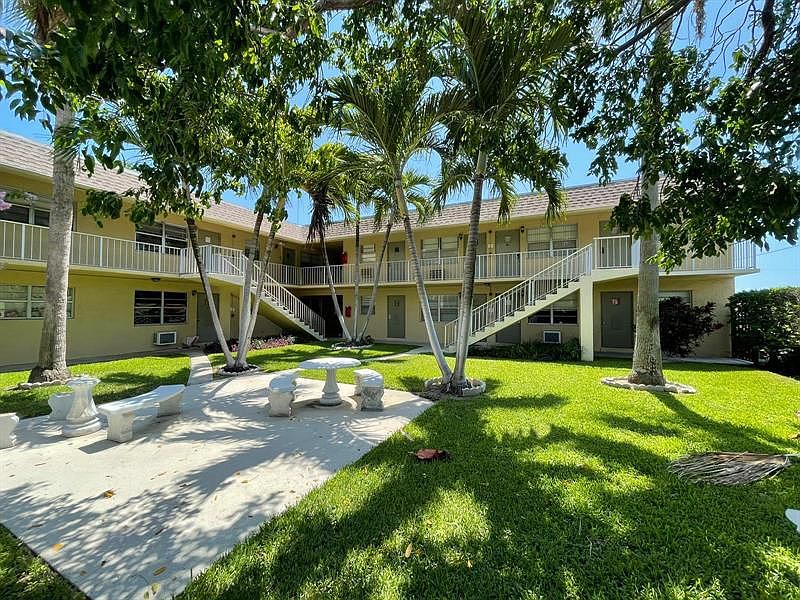 1st image of 301 W Ocean Ave APT 4