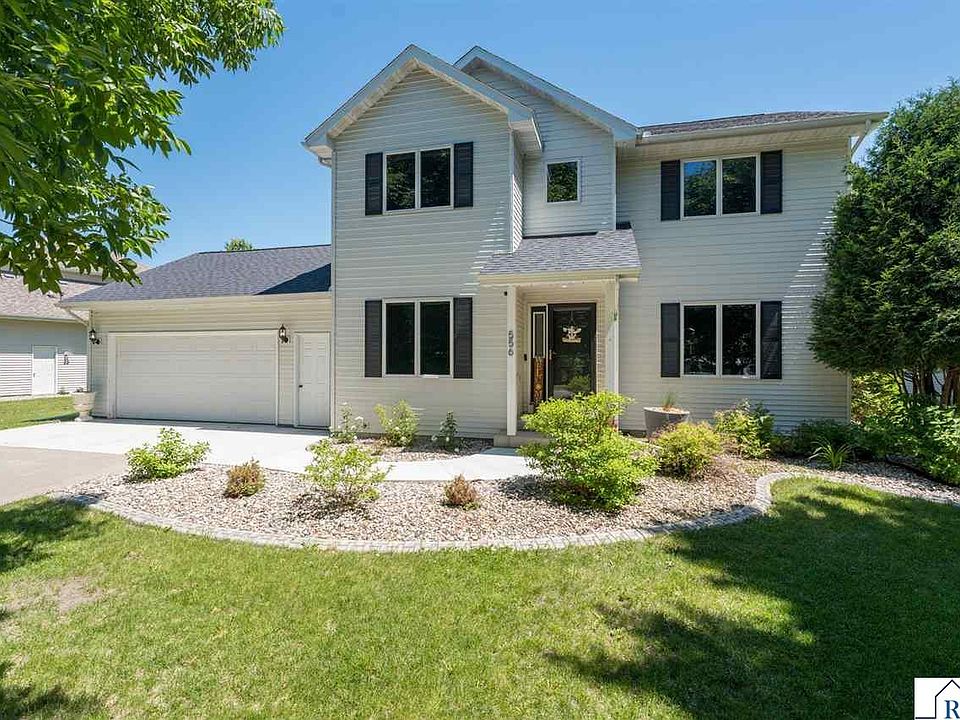1st image of 556 Ivy Ln