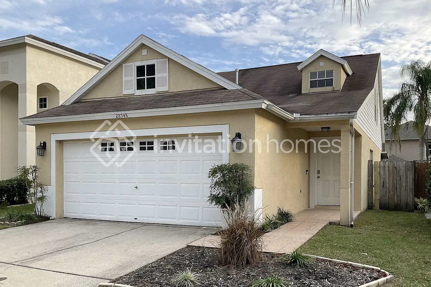 28548 Seashell Ct Zephyrhills, FL 33545 — Photo 1