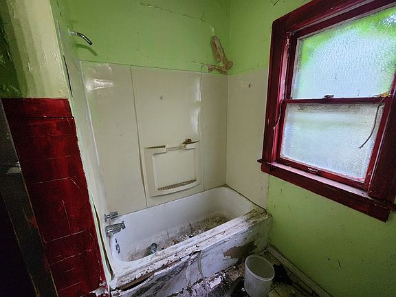 5th image of 8119 S Perry Ave