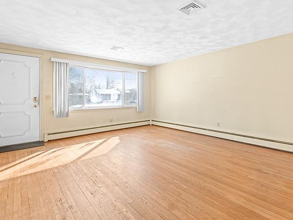 5th image of 31 Archdale Dr