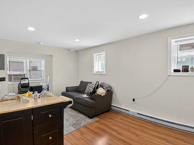 1290 Baker St — Photo 8