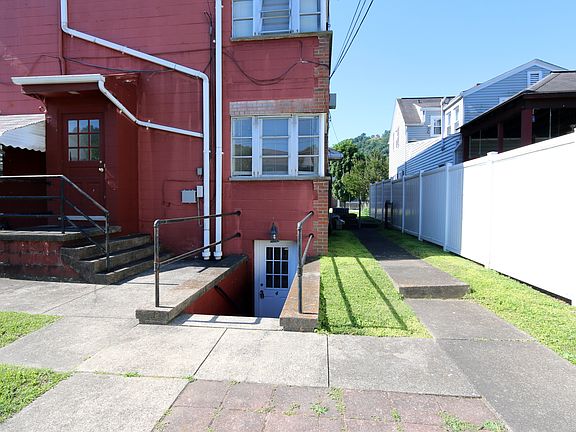 2nd image of 3606 Staunton Ave SE APT 3