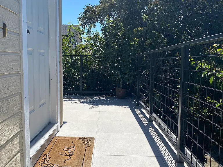 574 6th St W — Photo 17