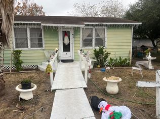 809 N Frio St, Mathis, TX 78368