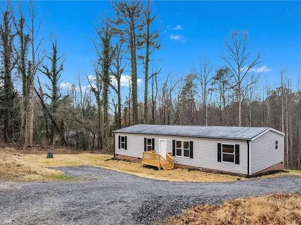 2113 Green Haven Ct, Morganton, NC 28655