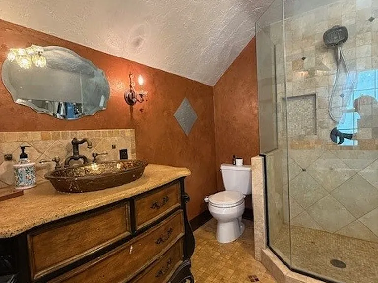 2324 S Jefferson St — Photo 25
