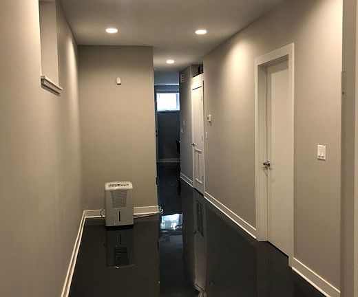 5th image of 1017 S Claremont Ave Unit 1