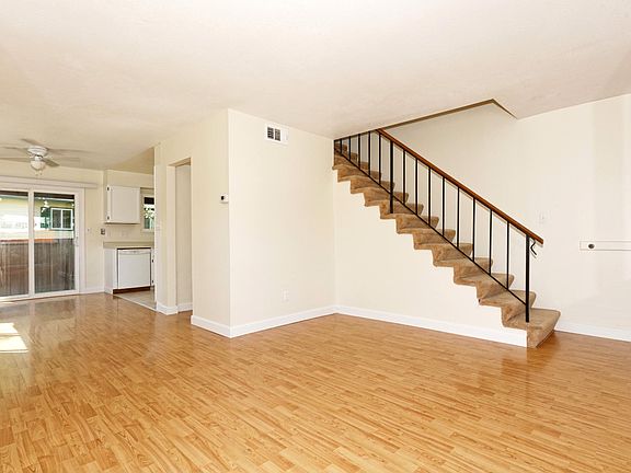 Living Room/Dining Area/Kitchen