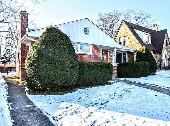 2nd image of 1407 Argonne Dr