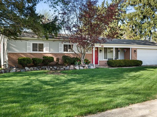 5874 Thornaby Dr, Waterford, MI 48329