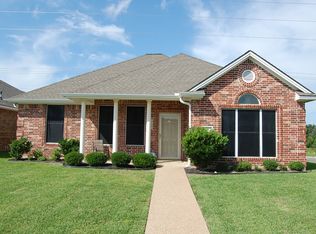 3327 Broadmoor Dr, Bryan, TX 77802
