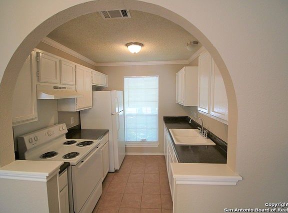 4th image of 15522 Knollglade