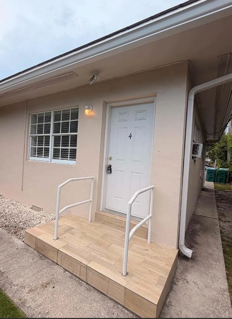 35-41 Menores Ave — Photo 2