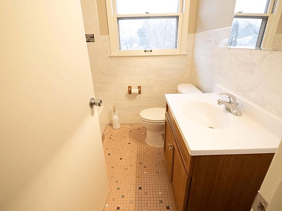 5th image of 1400 Arlington Ave E #1