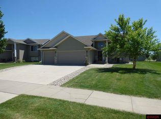 213 Muriefield Dr, Mankato, MN 56001