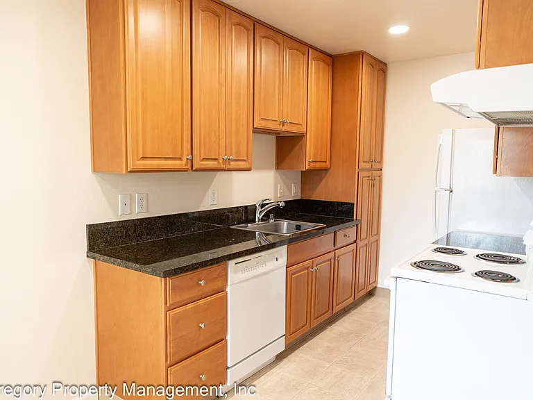 1815 Central Ave #202 — Photo 2
