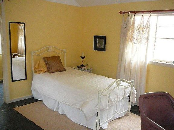Guest bed