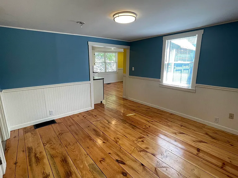 21 E Bow St — Photo 7