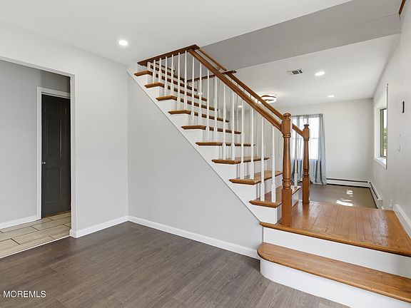 3rd image of 225 Isabelle Avenue