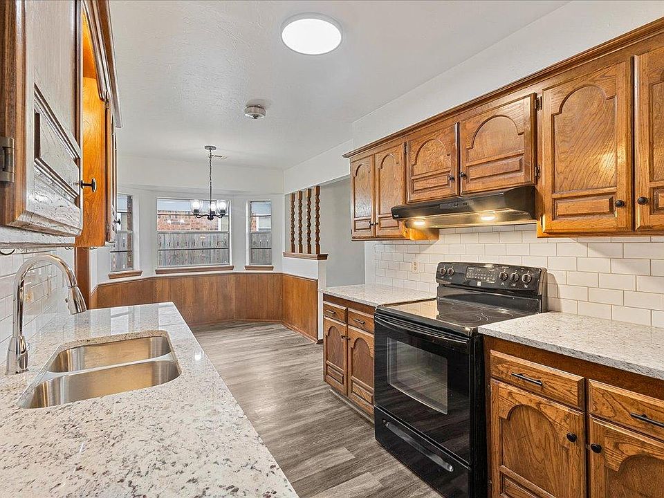 1st image of 829 Miller Dr