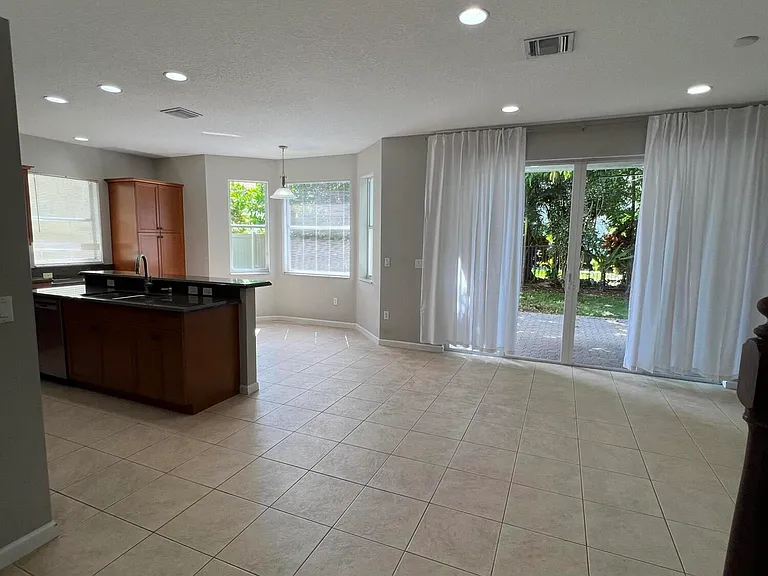 9070 Dupont Pl — Photo 12