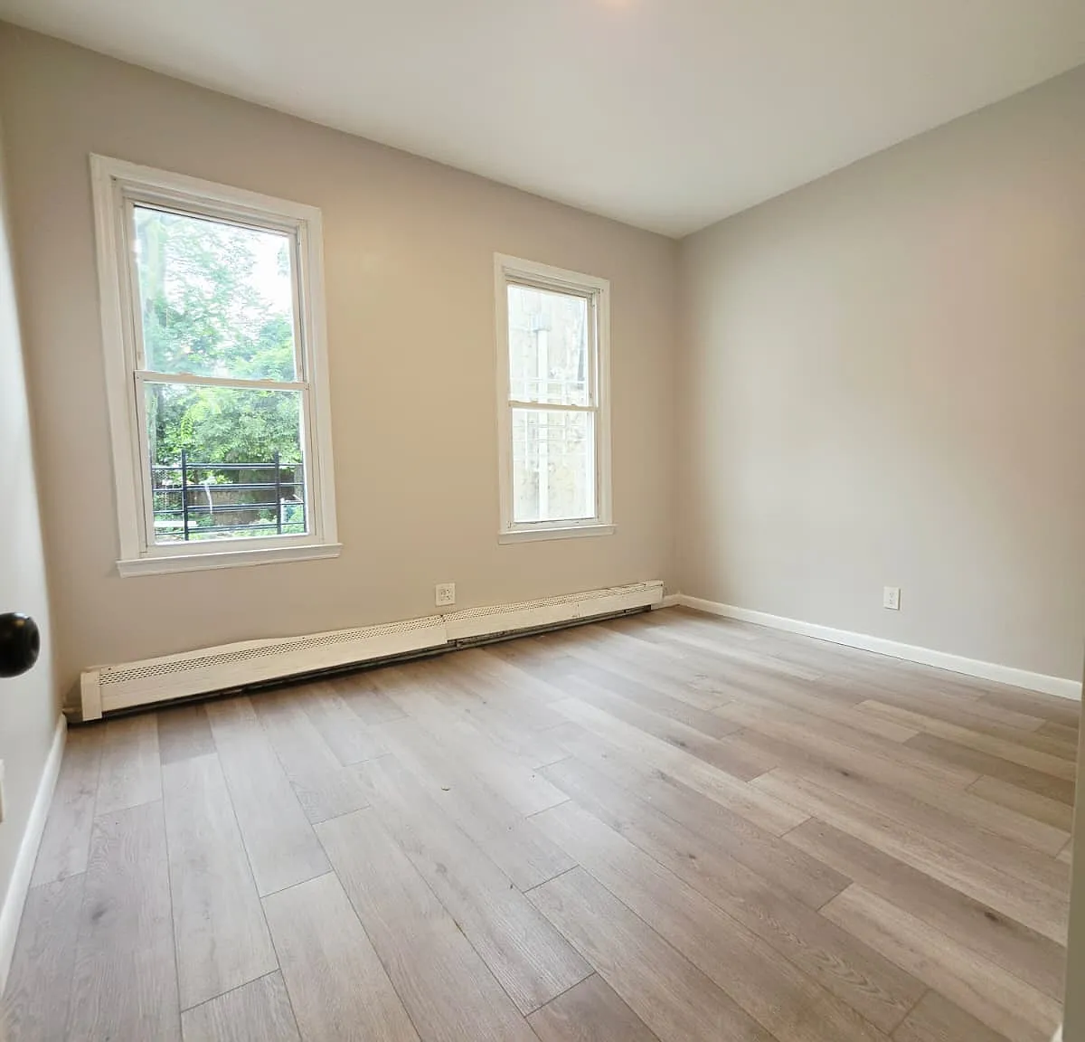 3 bed, 1000 sqft, $2,100 — Photo 3
