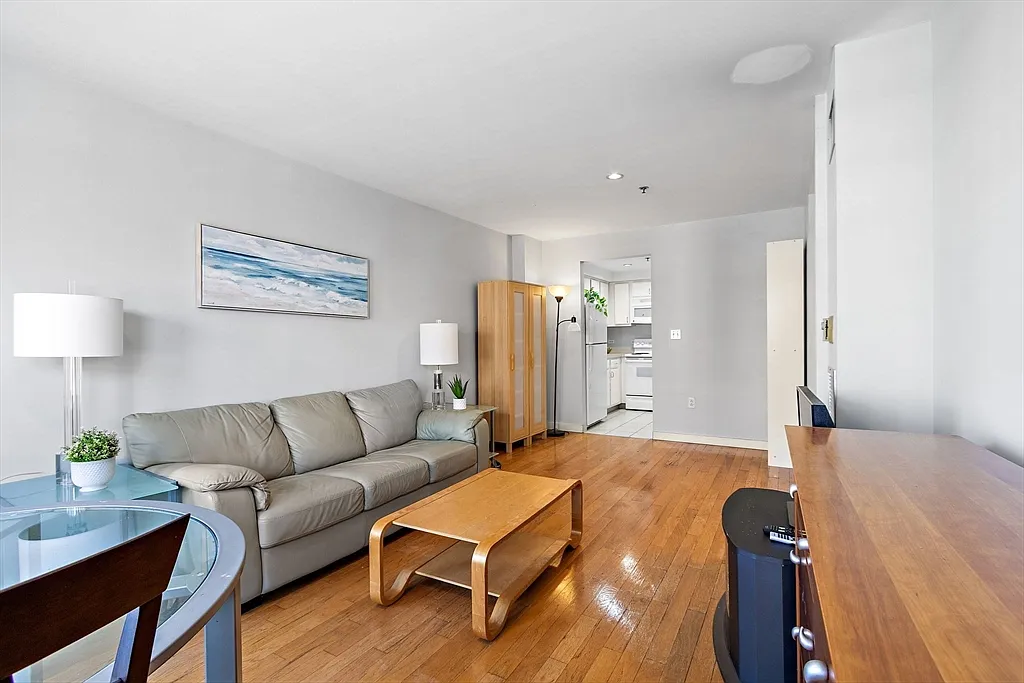 Building Photo - 534 Commonwealth Ave #3A