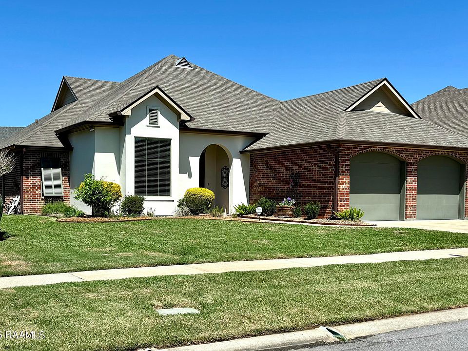 1st image of 204 Bluebonnet Dr
