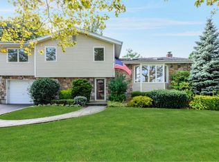 17 Yates Ln, Jericho, NY 11753