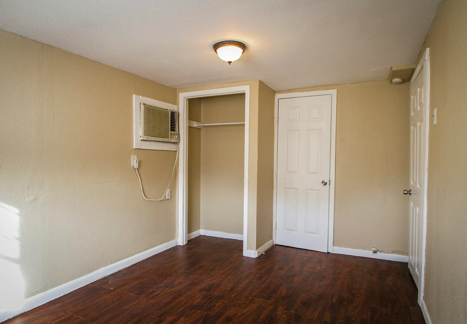924 Saint James Street, Unit #3 — Photo 1