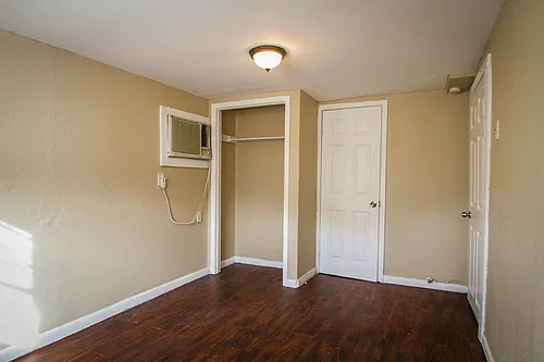 924 Saint James St #3 Photo 1