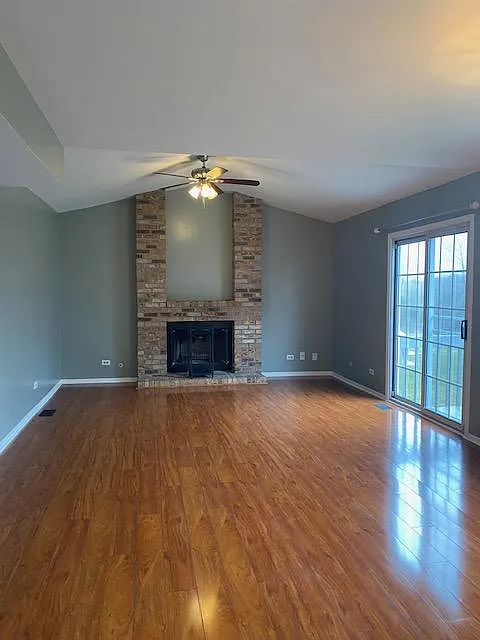 3 bed, 1.5 bath, 1600 sqft, $2,800 — Photo 3