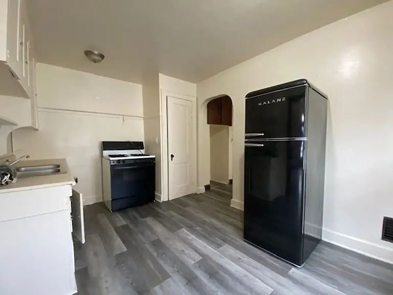 155 E Grand Ave #2W — Photo 4