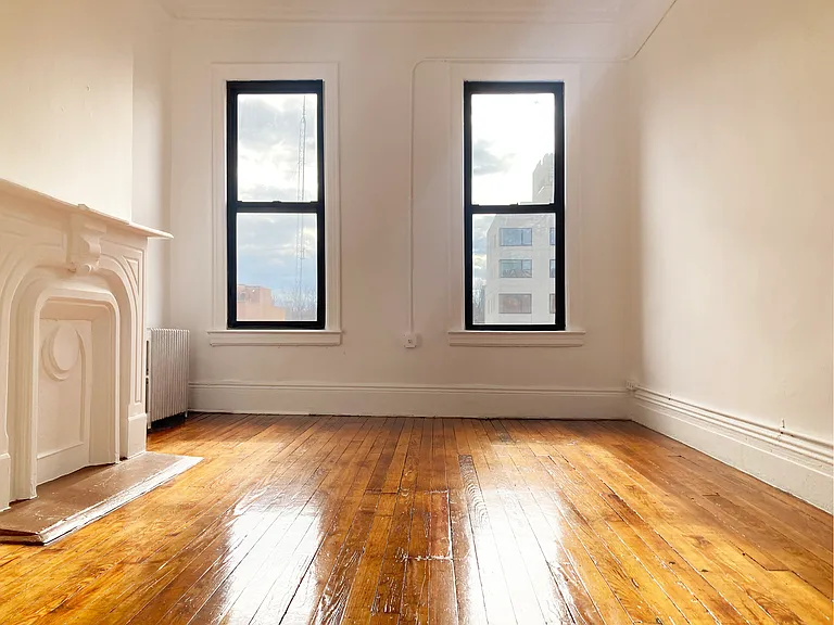 604 Manhattan Ave #4R — Photo 1