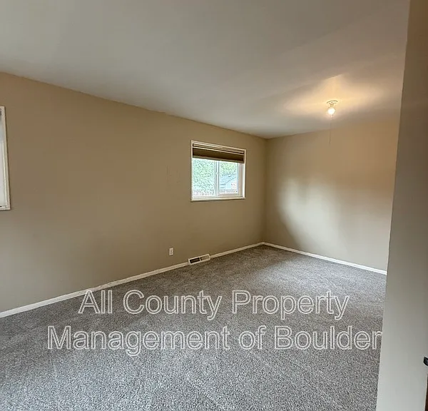 380 S 42nd St — Photo 9