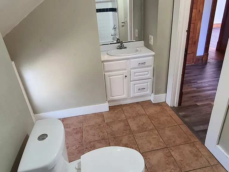 422 W Burr Oak St #2 — Photo 2