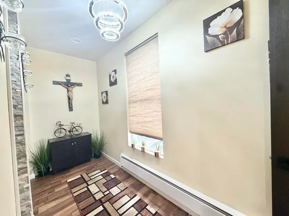 69 Humphrey Avenue image 5 of 41